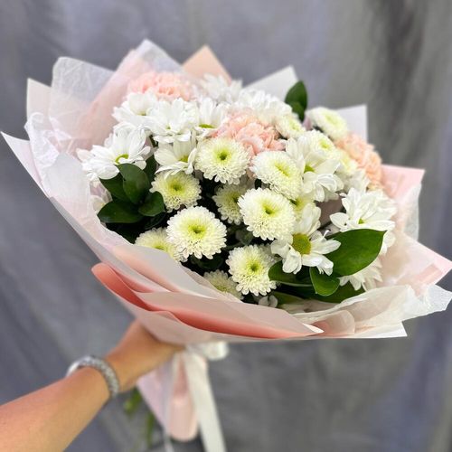 Букет цветов: ромашки, хризантемы, диантусы (б0122)