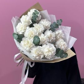 Белоснежные диантусы с эвкалиптом