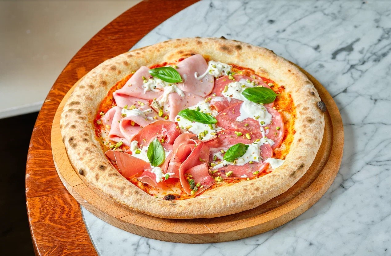 Пицца Три мяса на тонком тесте