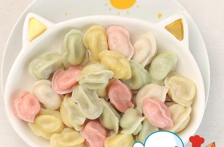 Цветные пельмешки со сметаной