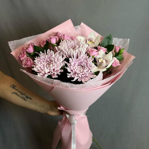 Букет с кустовой розой