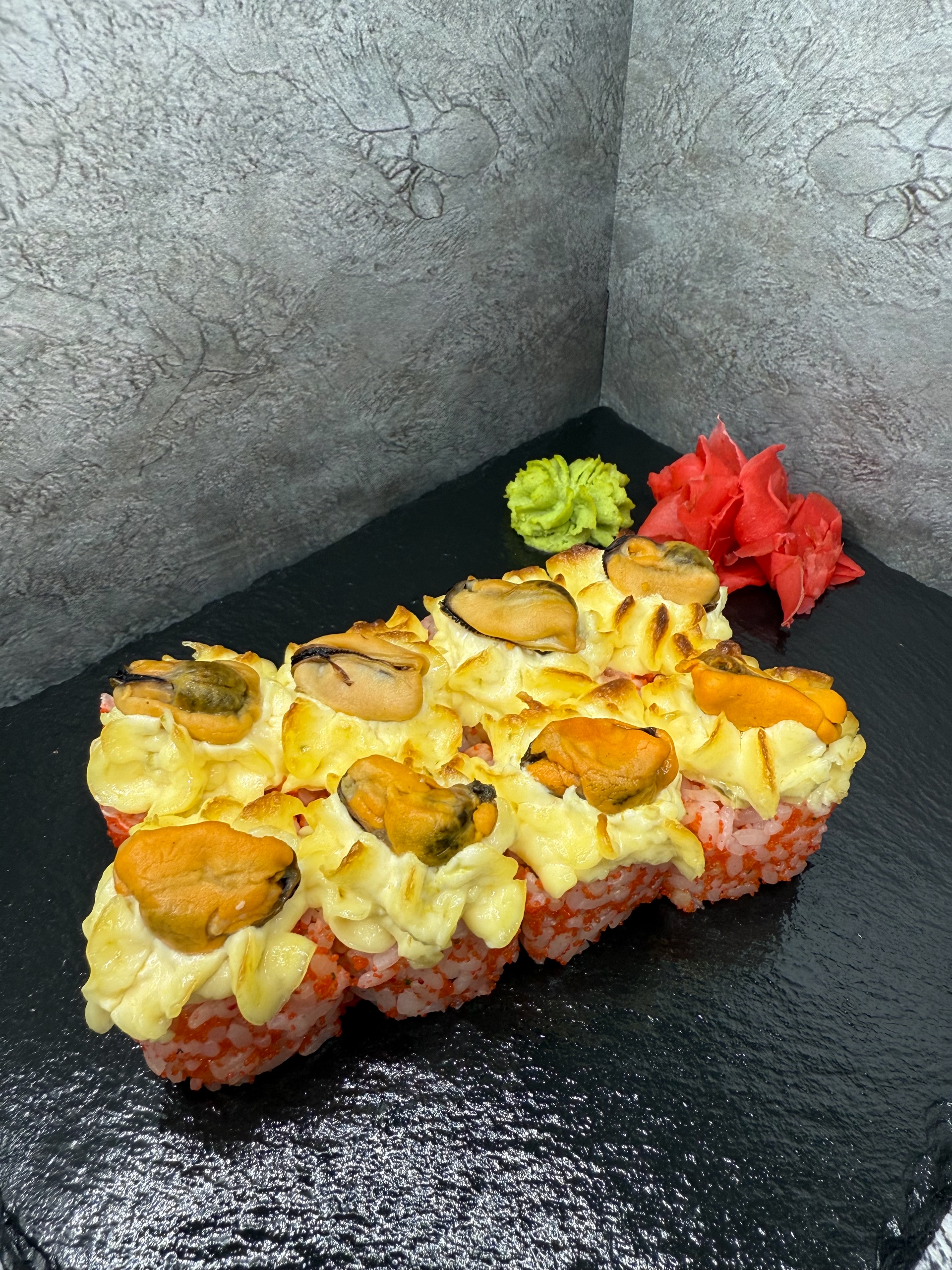 Запеченный сырный с мидиями