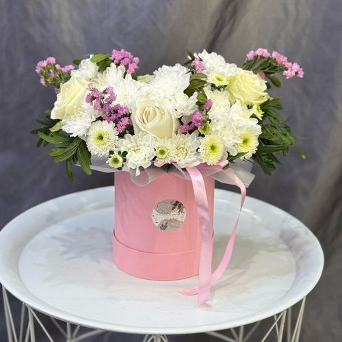 Букет из белых роз и хризантем с сухоцветами (к2050)