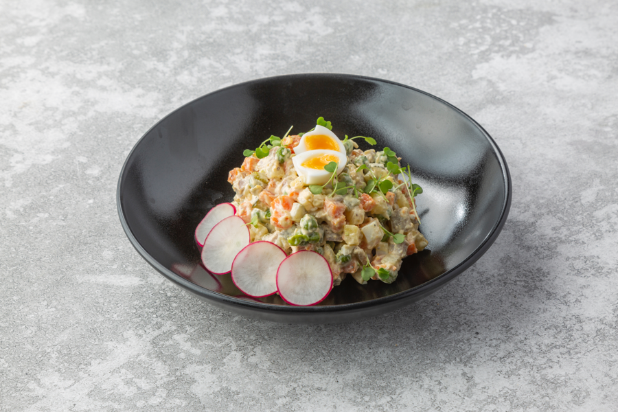 Салат Оливье с бужениной