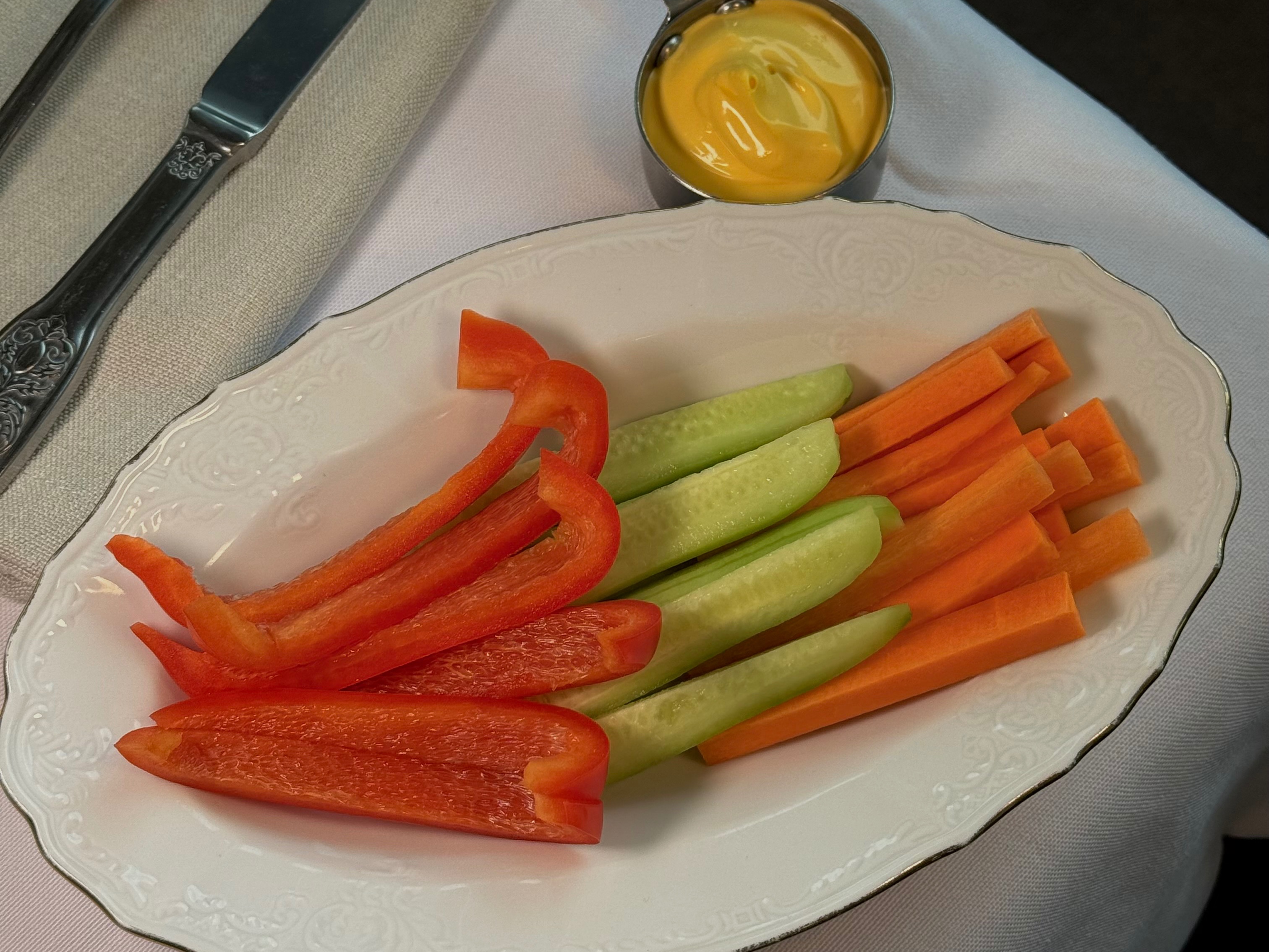 Овощная соломка с сырным кремом