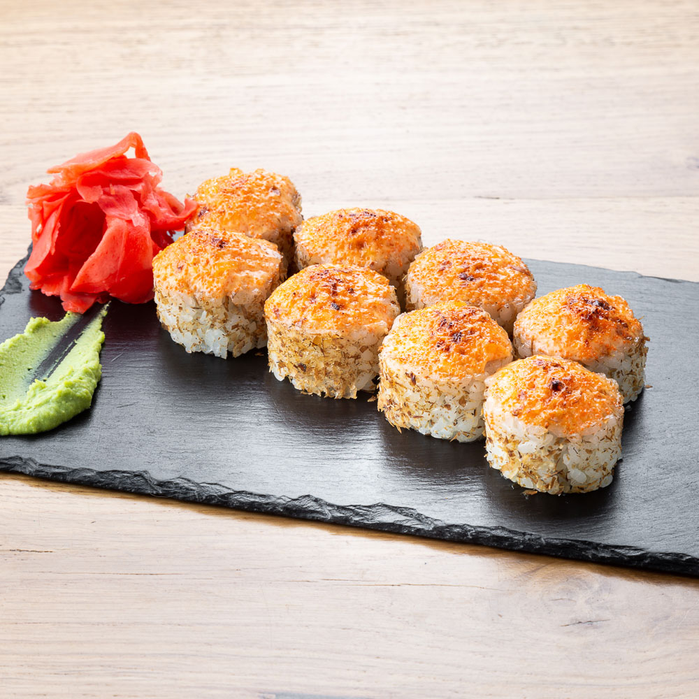 Запечённый ролл с лососем и сливочным сыром