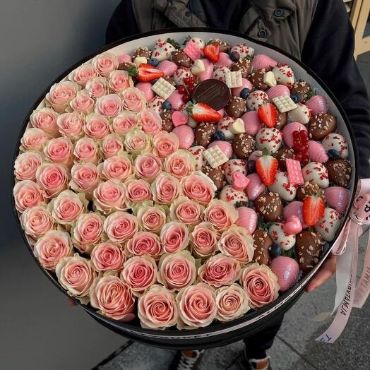 Подарок с WOW эффектом клубника и розы 