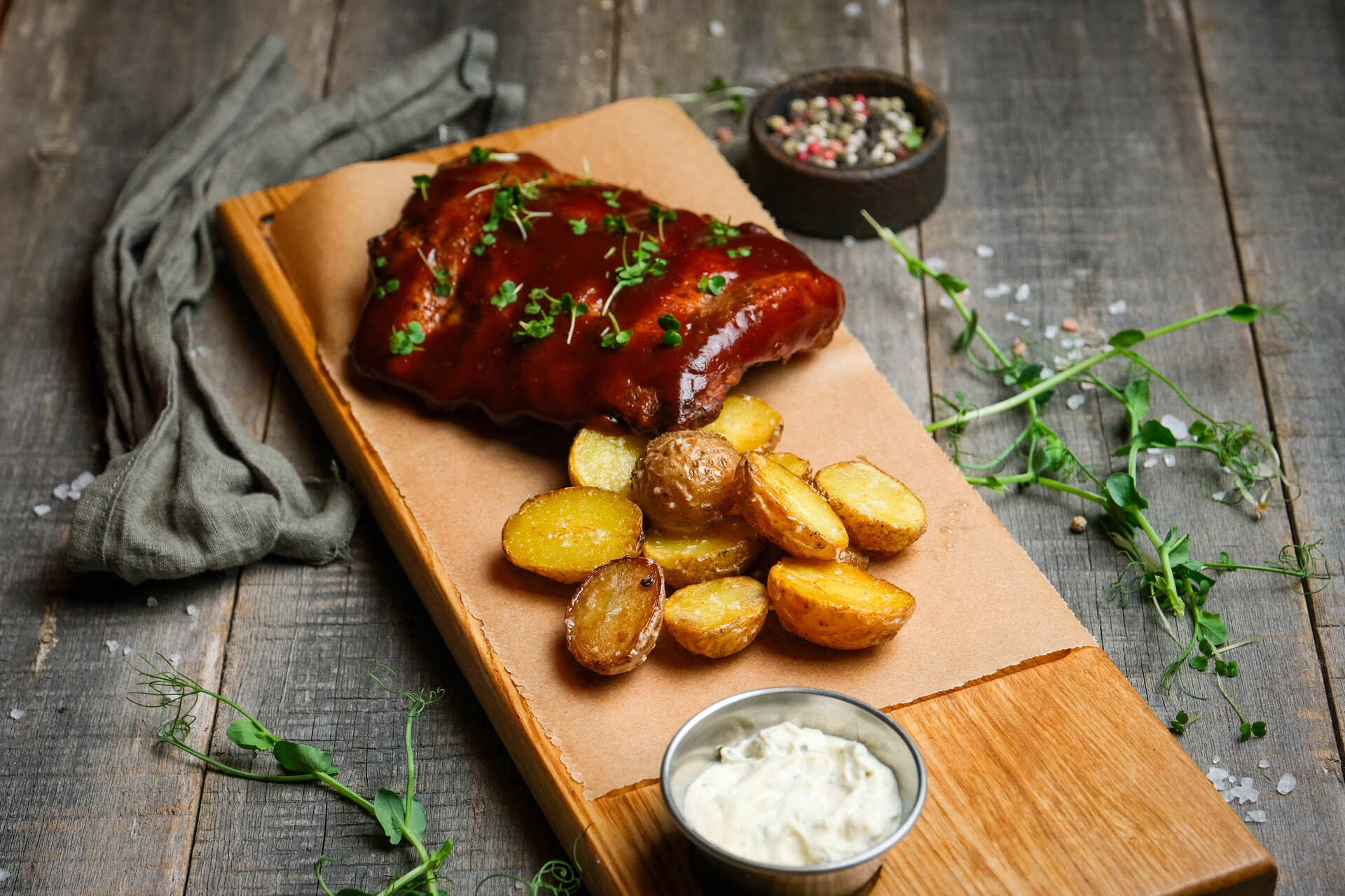 Ребрышки свиные BBQ с картофелем бейби