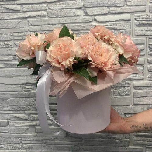 Франц кремовые розы в шляпной коробке