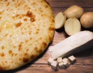 Осетинский пирог с картошкой и сыром 1000г