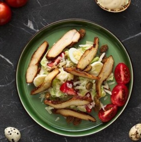 Салат Цезарь с курицей