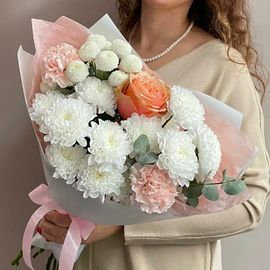 Нежный букет с розами и хризантемой S
