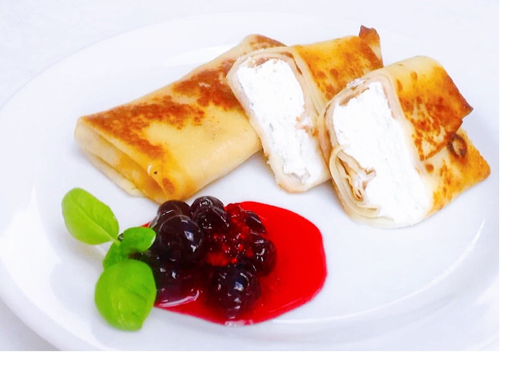 Блины с творогом и вареньем