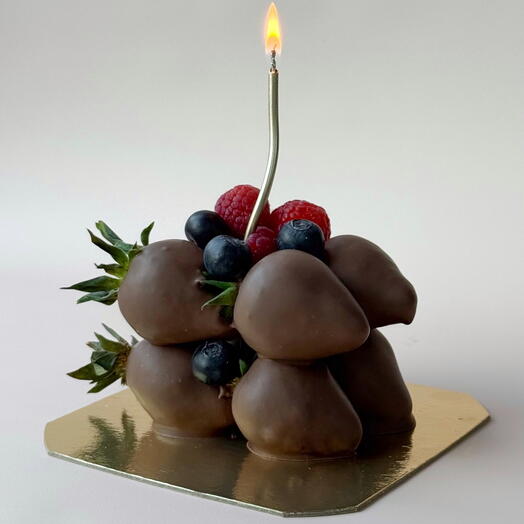 Торт мини с клубникой в шоколаде