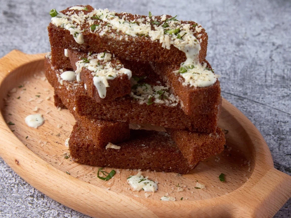 Чесночные гренки с сыром 