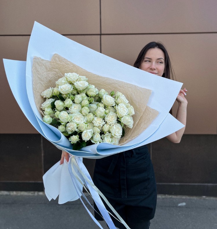 Букет кустовых роз «Вайт»