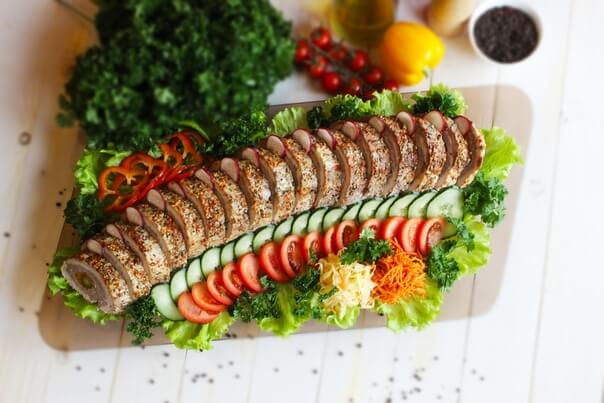 Рулет из свиной корейки
