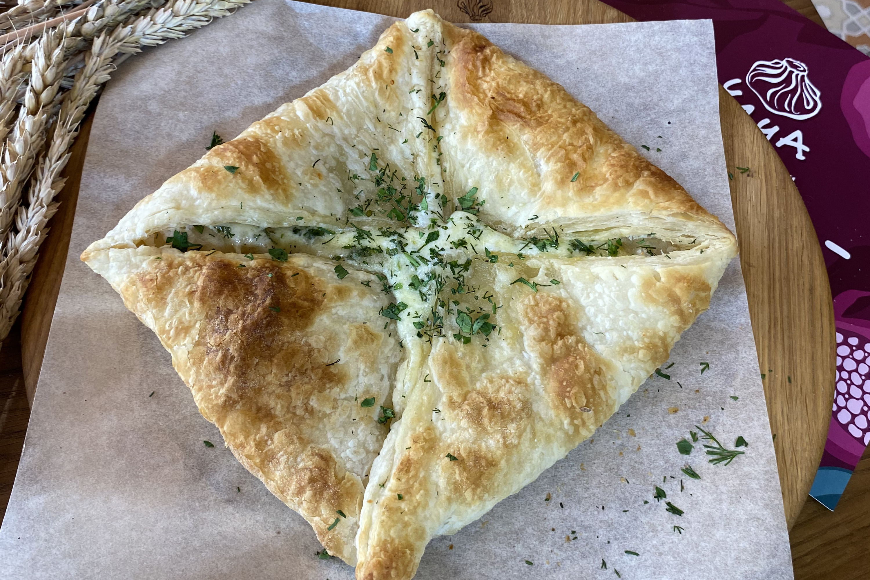 Пеновани с зеленью и сыром
