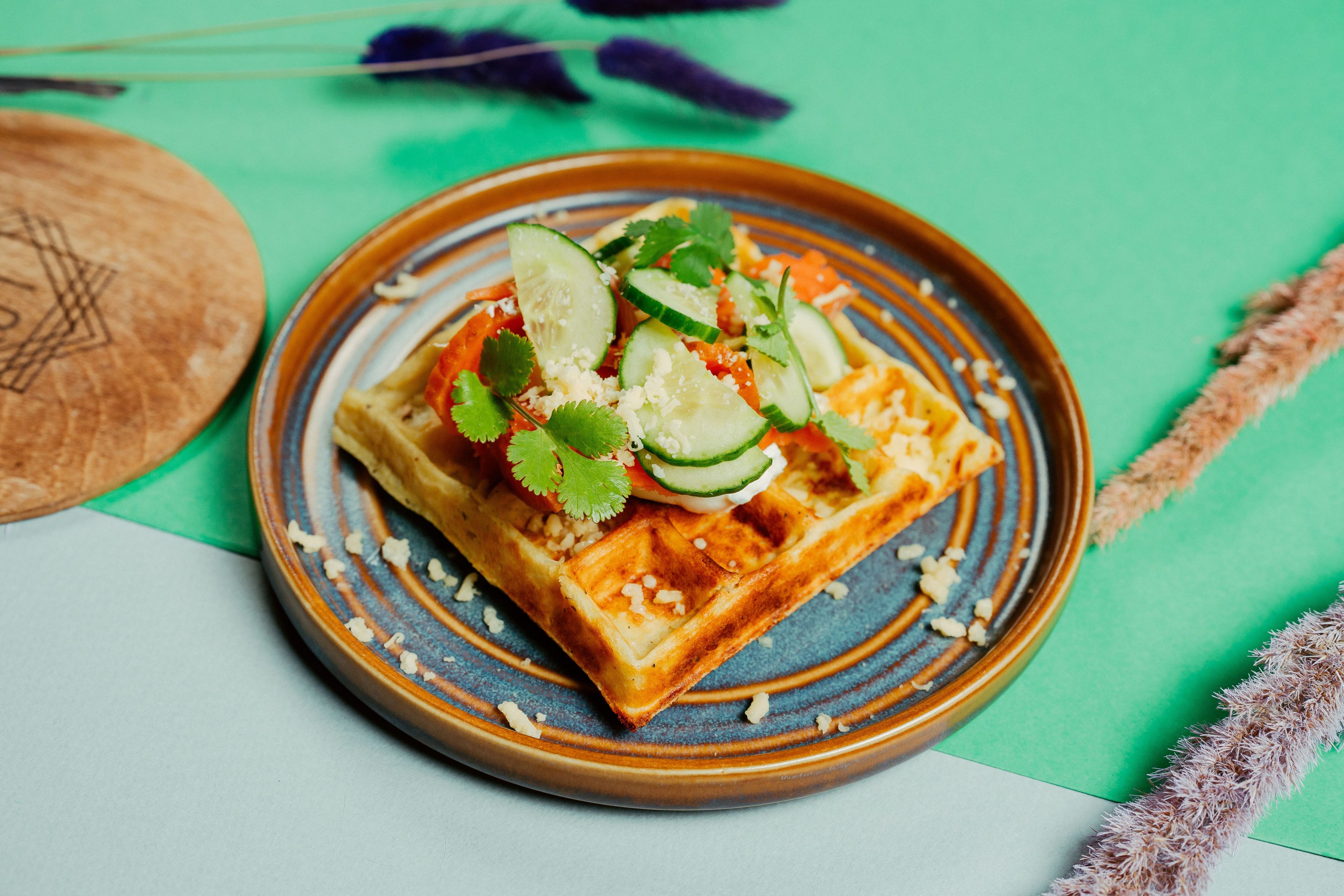 Вафли тыквенные с лососем