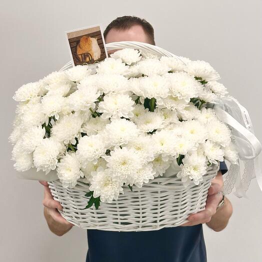 Корзина-композиция из кустовых хризантем