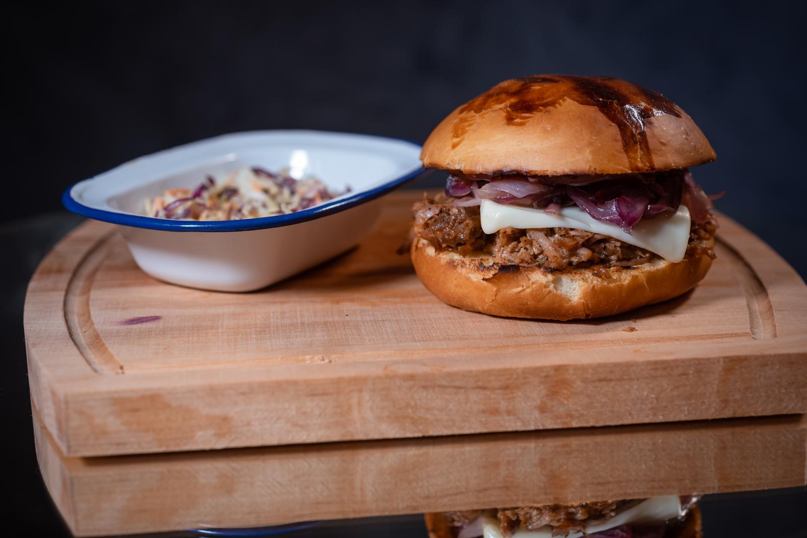 Бургер с лопаткой