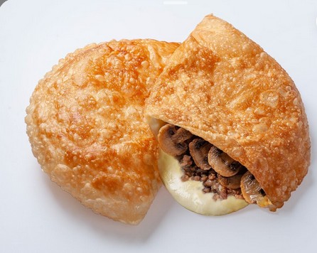 Чебурек с мясом, сыром и грибами