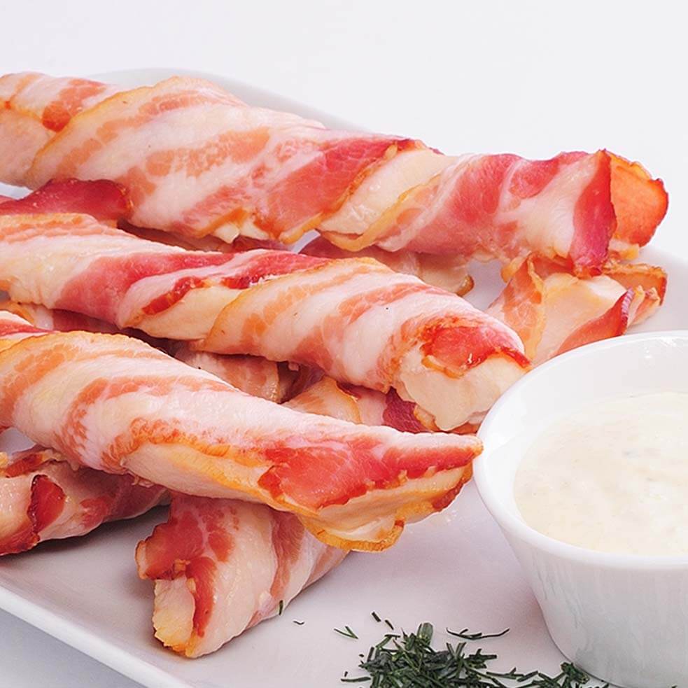 Рулетики из куриной грудки в беконе