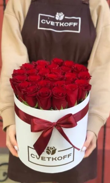 Шляпная коробка на 25 красных роз