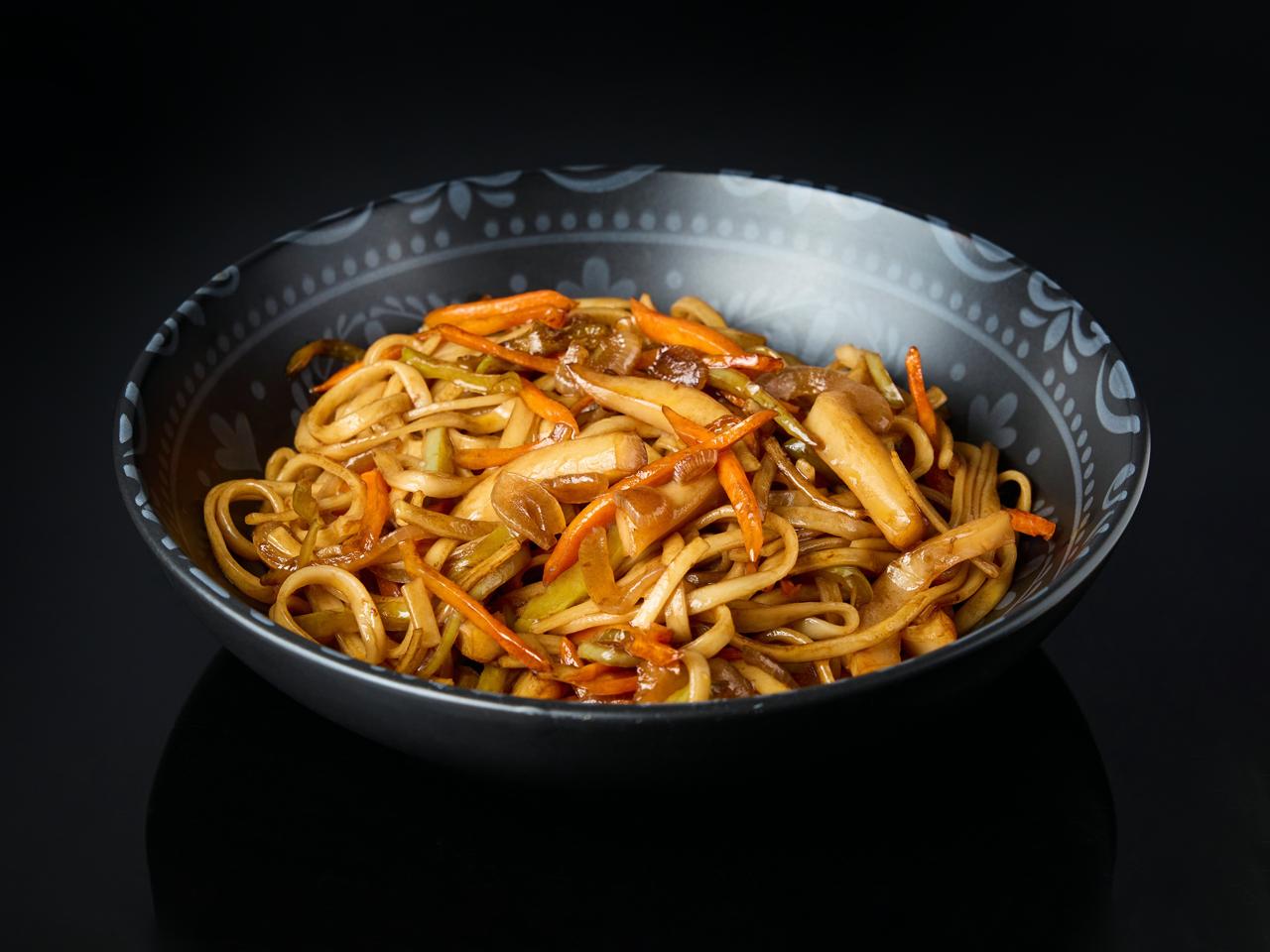 WOK с кальмаром и овощами