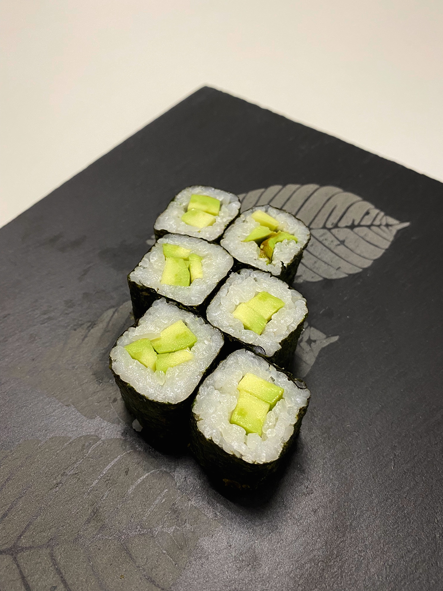 Классический ролл с Авокадо