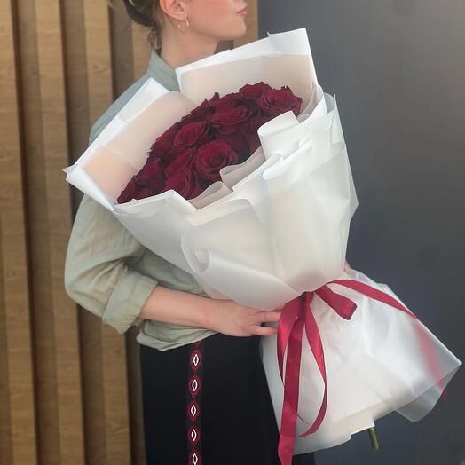 15 роз красные 60 см букет авторское оформление