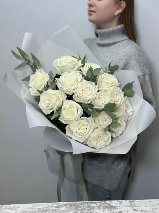 Букет из 15 белых эквадорских роз