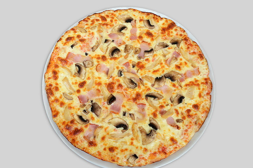 Пицца "С белыми грибами и беконом"