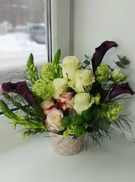 Композиция из роз и калл
