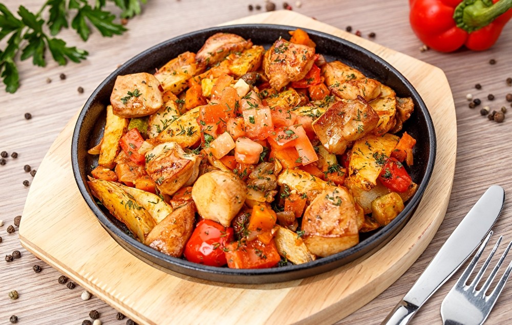 Жаровня со свининой и овощами