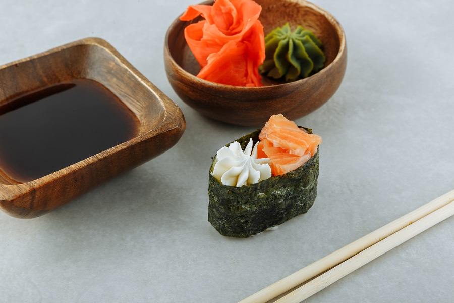 Гункан с Лососем и Сыром