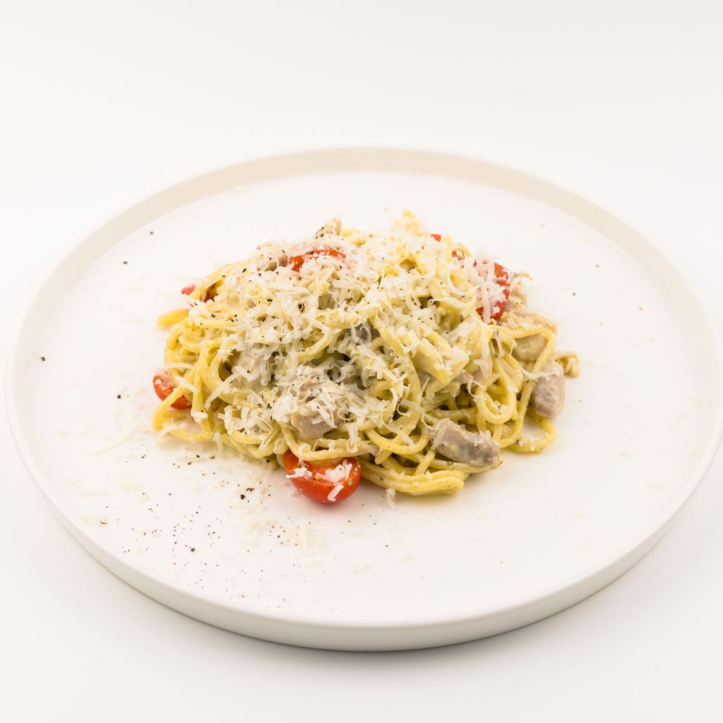 Паста с цыпленком и соусом песто