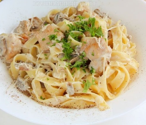 Паста с курицей и грибами