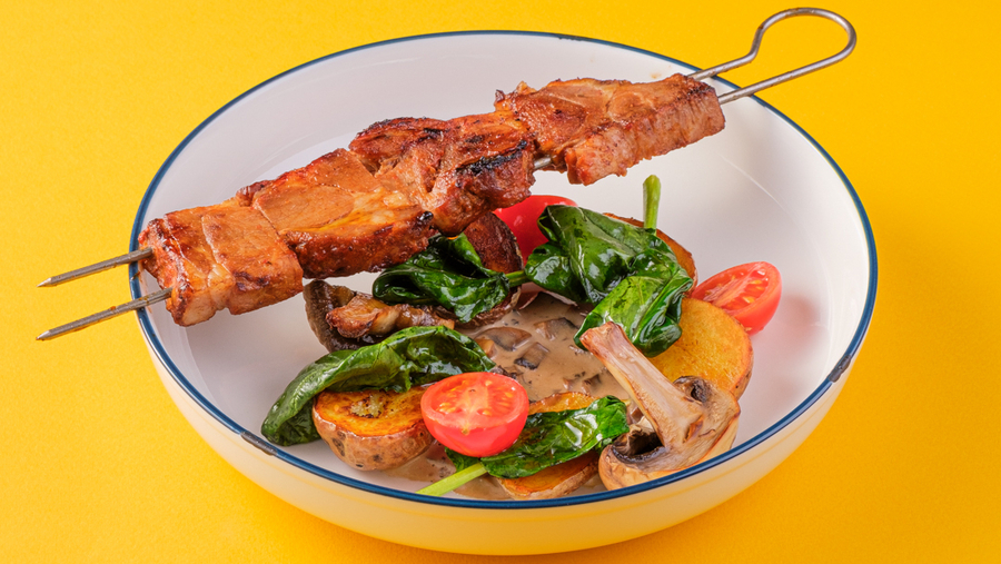 Свиная шея с жареными овощами