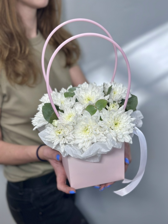 Сумочка с белой хризантемой