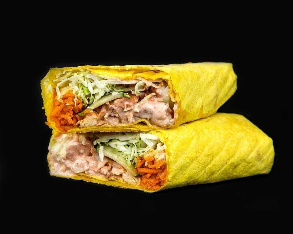 Шаурма средняя с курицей в сырном лаваше