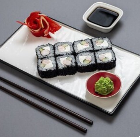 Калифорния с тигровыми креветками и сыром креметте