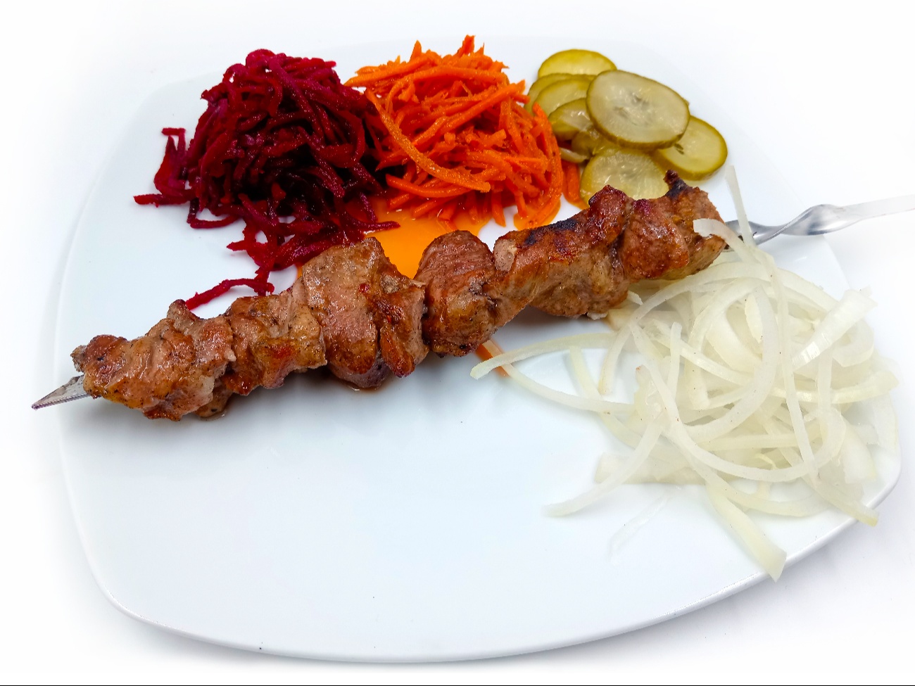 Шашлык cвинoй с маринованными овощами