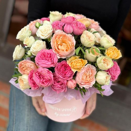 Цветы в коробке «Леди Роуз»