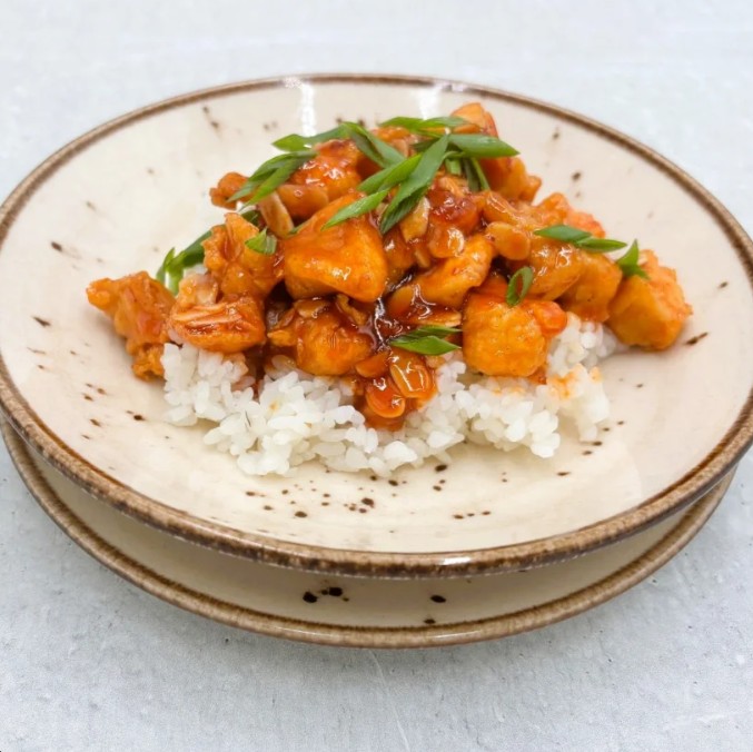 Курица в сеульском соусе с рисом