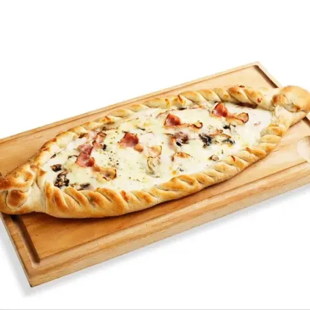 Лодочка с фаршем и томатами, 600 гр.