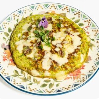Фриттата с копч. окороком, шпин. и сыром