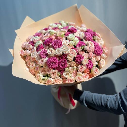 Букет из 101 кустовой розы