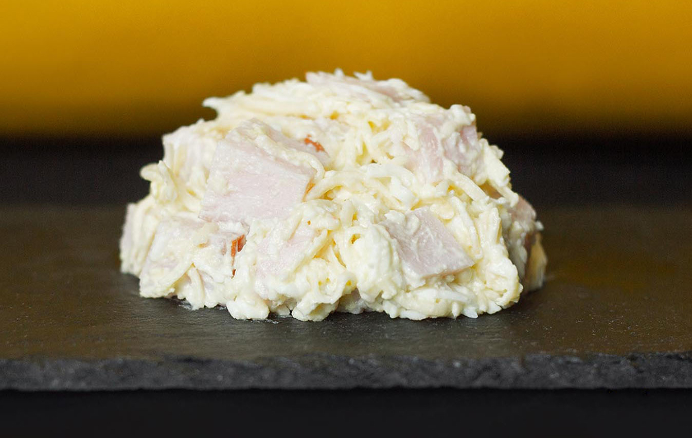 Салат из рульки с сыром