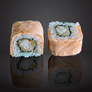 Опаленный лосось с креветкой